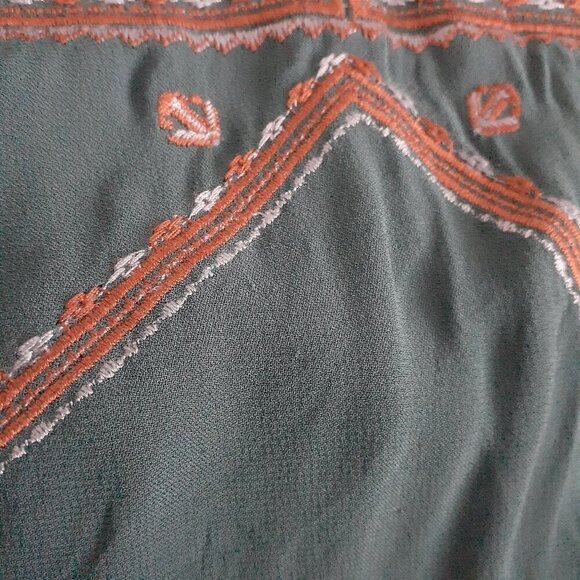 Twelfth Street by Cynthia Vincent Women's Size M Dark Blue Embroidered Boho Top - Picture 15 of 16